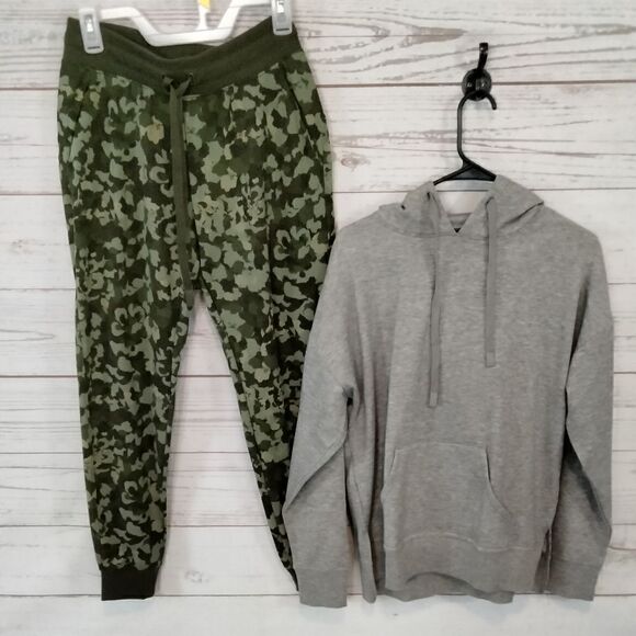 New without tags: Athletic works ( for anyone ) a hoodie & pair of joggers - Picture 1 of 10